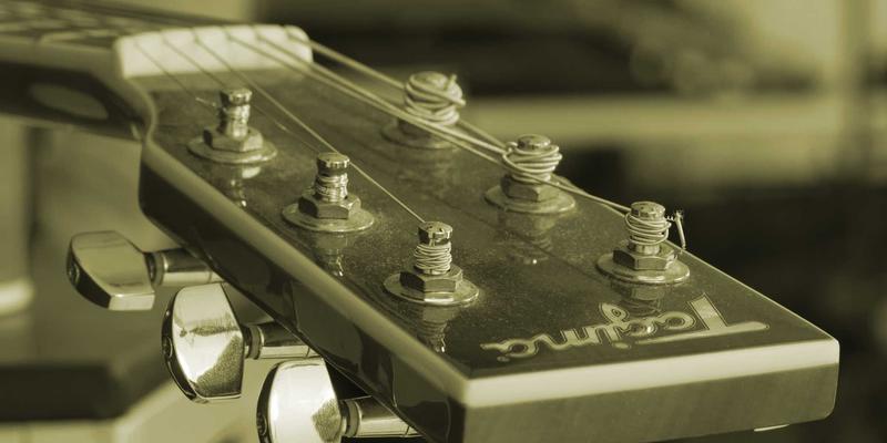 河南中州华酒店智慧客房深度解析：装饰工程与室内设计如何赋能科技入住体验